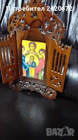 дърворезбован трептих с икона
