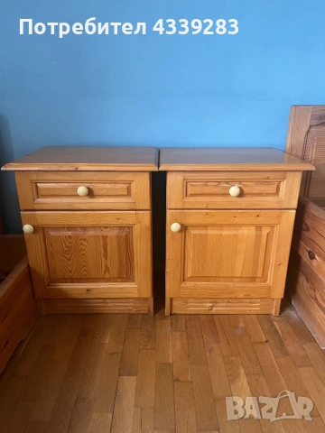 Четири чамови шкафчета