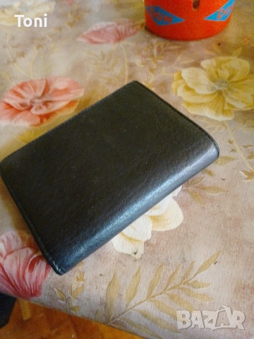 кожен портфейл за банкноти и още един чисто нови черния не е boss но е чисто нов, снимка 3 - Портфейли, портмонета - 53410119