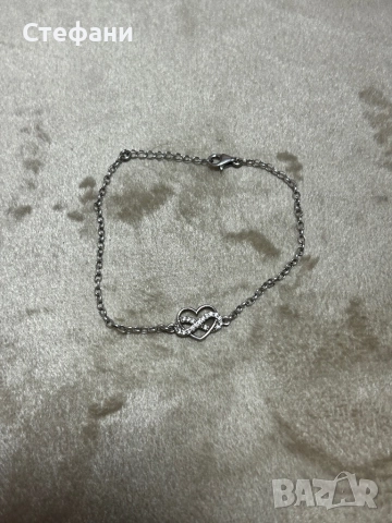 Гривна с бели циркони