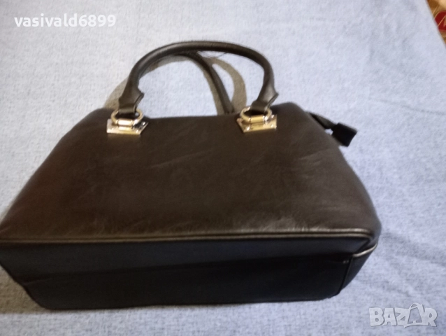 Черна дамска чанта , снимка 4 - Чанти - 52404395