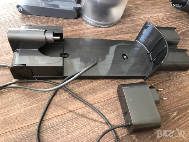 Безжична прахосмукачка Dyson V8, снимка 3 - Прахосмукачки - 54128418