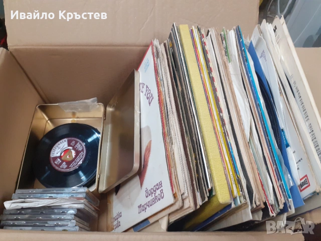 Продавам български и немски плочи