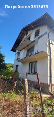 Просторна самостоятелна триетажна къща, снимка 1