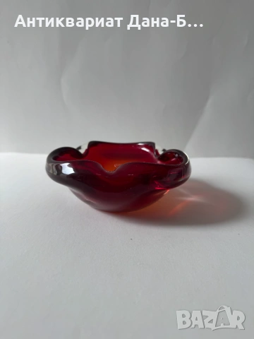 Ретро масивен пепелник от рубинено стъкло – Ръчна изработка, Арт стил