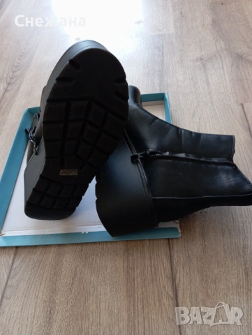 Обувки с дебела подметка с цип много добро запазено състояние , снимка 3 - Дамски ежедневни обувки - 53690669