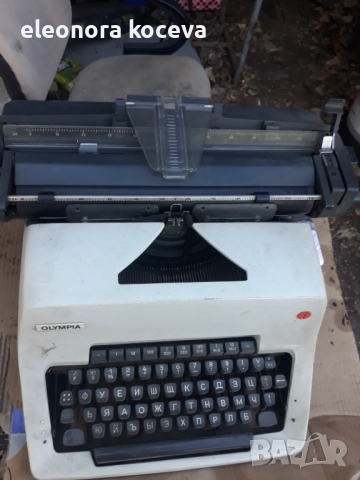 Пишеща машина олимпия, снимка 2 - Антикварни и старинни предмети - 51822754