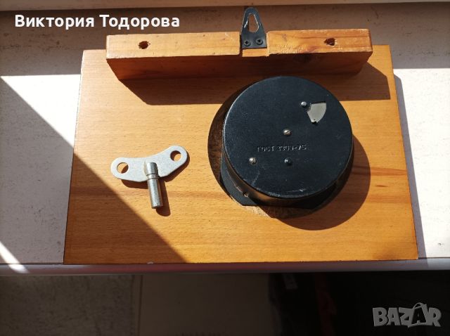 Стенен механичен часовник Маяк СССР , снимка 4 - Антикварни и старинни предмети - 45483124