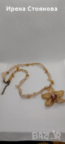 Колие с естествен цвят на орхидея. Дължината е максимално 30 см, цвета е с размери 5/5,5 см., снимка 11 - Колиета, медальони, синджири - 51093150