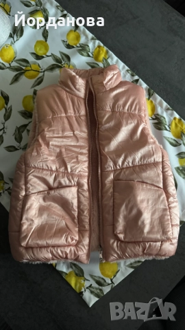 Дрехи момиче Mayoral/МАйорал размер 104 и 110 двулицев елек, суитшърт, дънки, снимка 2 - Детски якета и елеци - 51920252