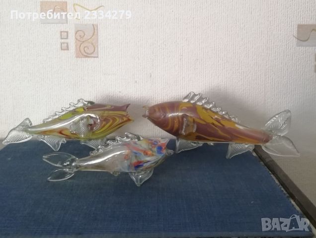  Стъклени риби,ръчно изработени от цветно,кристално ст в С.З.,,Васил Коларов " Сливен, 70-те години., снимка 1 - Статуетки - 40306206