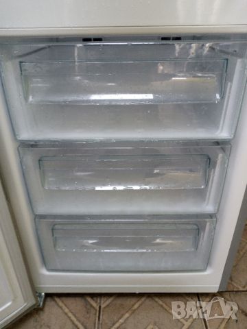Иноксов комбиниран хладилник с фризер Samsung 2 години гаранция!, снимка 8 - Хладилници - 45231951