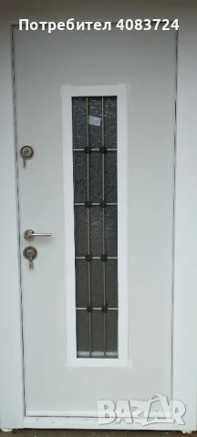 метална врата за къща със стъкло в цвят бяло, антрацит и орех