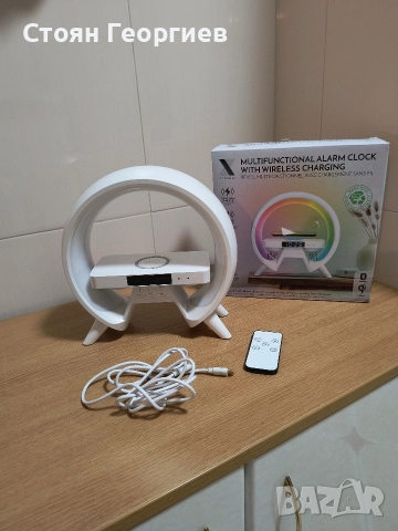 Чисто ново многофункционално зарядно с вградена колонка будилник сменящи светлини
