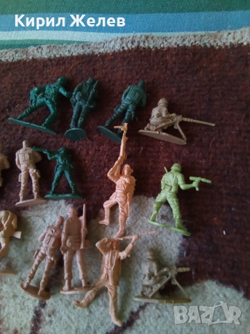 Войници пластмасови 12 броя 51727, снимка 7 - Колекции - 52105510