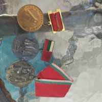 Ордени и медали, снимка 1 - Колекции - 45694826