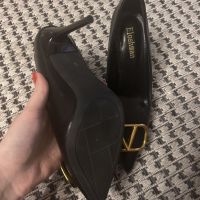 Обувки на ток валентино, снимка 2 - Дамски обувки на ток - 45765942