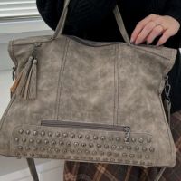 Голяма  качествена дамска чанта , снимка 5 - Чанти - 45481978