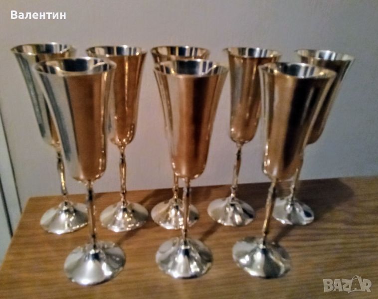 Сервиз от 8 чаши за ракия от посребрен метал в перфектно състояние , снимка 1