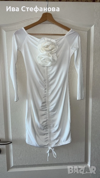 Бяла къса  нова разкошна елегантна парти коктейлна еластична рокля 3Д 3D цветя рози , снимка 1