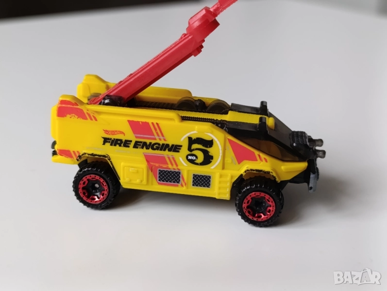 Hot Wheels Runway Res-Q – пожарен камион със стълба, снимка 1