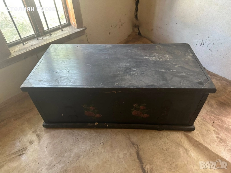 стар дървен сандък за дрехи -цена 40лв или 20,45 евро салкъм, тежък и масивен   - идвате и товарите , снимка 1