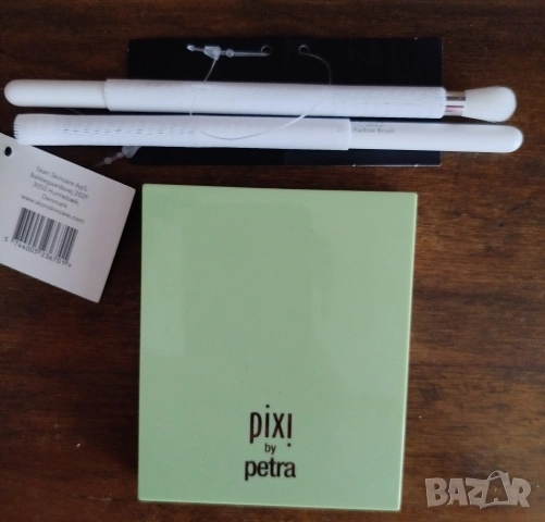 Палитра Pixi + 2 четки за грим 