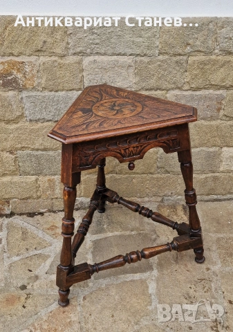 Уникална ъглова дървета масичка ръчна дърворезба, снимка 9 - Маси - 54082245