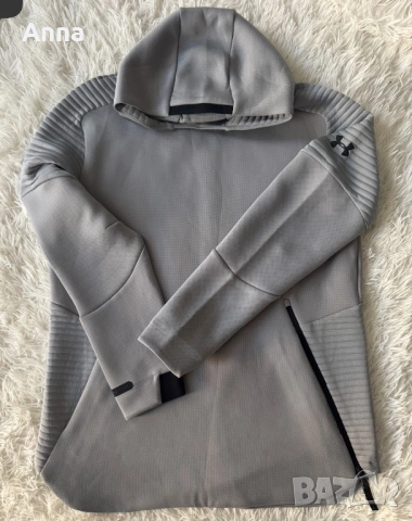 Костюм, в добро състояние. Отговаря перфектно на размери M и L.