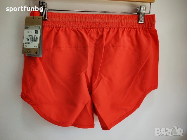 Дамски спортни къси панталонки Nike Air Tempo Shorts, снимка 4 - Къси панталони и бермуди - 53875779