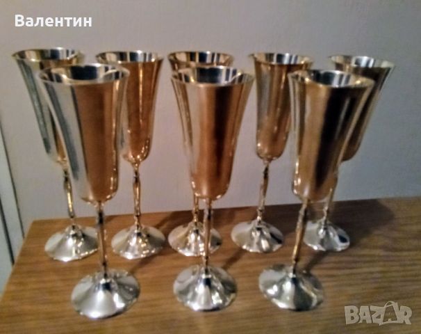 Сервиз от 8 чаши за ракия от посребрен метал в перфектно състояние 