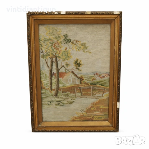 Рамкиран гоблен, изобразяващ идиличен селски пейзаж с къща