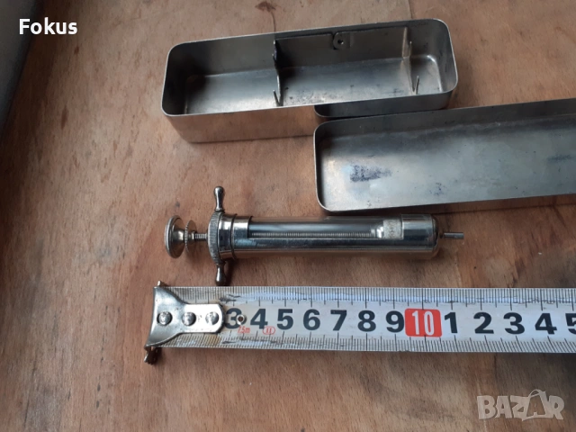 Стара стъклена спринцовка инжекция 19 век с мет. кутия, снимка 6 - Антикварни и старинни предмети - 53275688