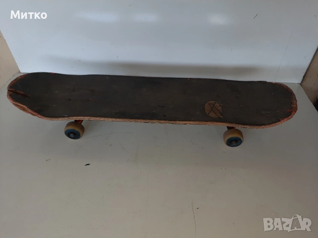 Скейтборд с размер на дъската 76см.на 20см.височина 10см.