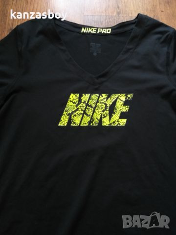 Nike Pro Short Sleeve V-Neck - страхотна дамска тениска КАТО НОВА ХЛ, снимка 1 - Тениски - 46276416