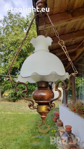 Красив месингов полилей съчетание с дървени елементи и две стъкленици , снимка 3 - Полилеи - 52041378