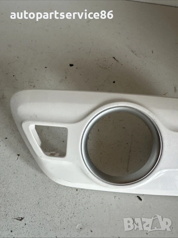 Обшивка на селектора на предавките за Toyota Prius 1.8 Hybrid (2018) 58841-47040, снимка 2 - Части - 54203333