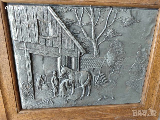 Метална релефна плоча в дървена рамка, снимка 3 - Антикварни и старинни предмети - 45095578
