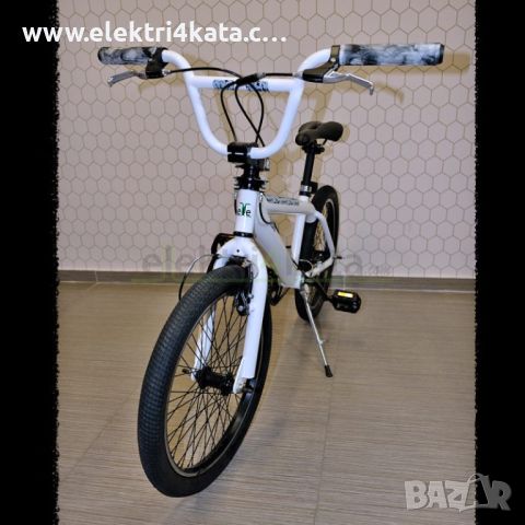 Класически велосипед BMX в бяло, снимка 2 - Велосипеди - 46418385