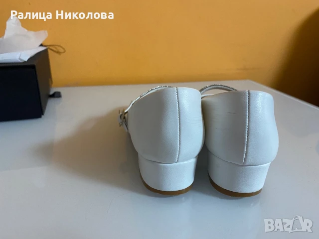 Детски официални обувки в бяло 29 номер, снимка 3 - Дамски ежедневни обувки - 50467945