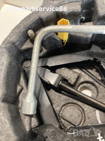 Комплект крик за колело за Peugeot 607 2.7 HDI (2003) 9642102580, снимка 2 - Части - 53779600