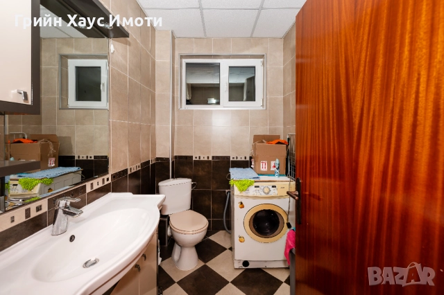 Елегантен, просторен и изключително перспективен имот в сърцето на с. Граф Игнатиево, снимка 17 - Къщи - 52485999