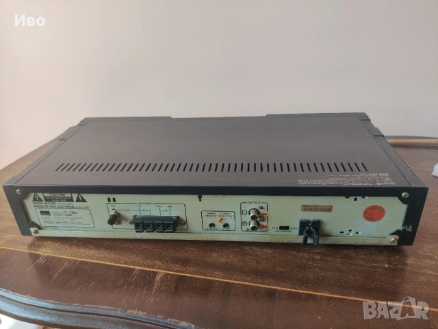 Sansui T700 синтезаторен AM/FM радио тунер употребяван за ремонт или части, произведен в Япония, снимка 2 - Радиокасетофони, транзистори - 51699604