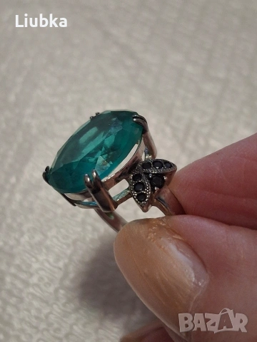 красив сребърен пръстен с голям зелен камък, снимка 3 - Пръстени - 54086471