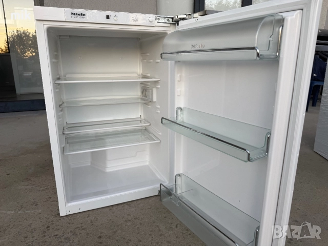 малък хладилник за вграждане  Миеле , снимка 11 - Хладилници - 52223838
