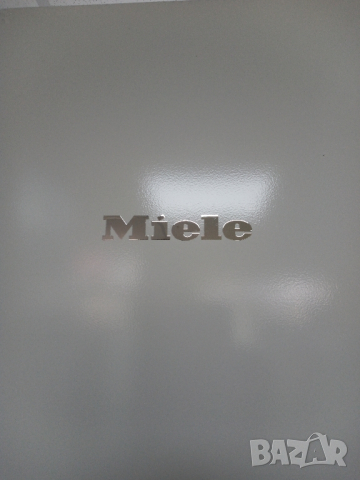 Почти нов комбиниран хладилник с фризер Миеле  Miele 2 години гаранция!, снимка 8 - Хладилници - 45031598