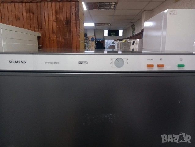 Сив хладилник с горна камера Сименс  Siemens с две години гаранция!, снимка 5 - Хладилници - 53195939