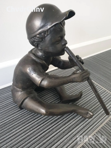 28см-4кг стара бронзова скулптура/фигура на дете с флейта/френска статуетка, снимка 3 - Статуетки - 53654721