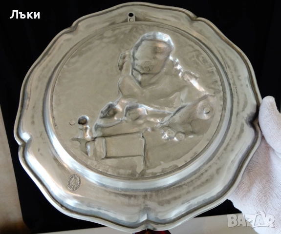 Калаена чиния,пано,картина Плетачката на дантели. , снимка 3 - Антикварни и старинни предмети - 52776754