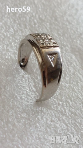 Златен пръстен с 11 диаманта,бяло злато 9к , снимка 3 - Пръстени - 51221596